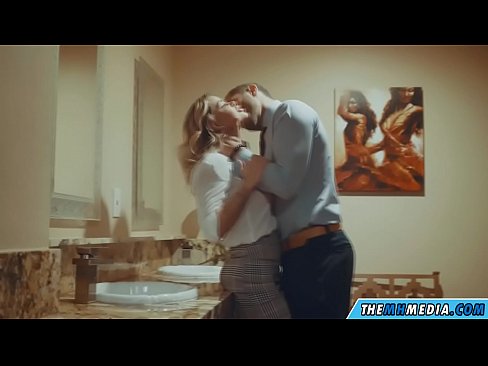 ❤️ Kur një bjonde me bukë ju josh në një banjë publike ❌ Super seks në sq.muitohentai.ru ❤